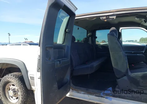 2001 Chevrolet Silverado K2500 Heavy Duty from USA, damaged, VIN 1GCHK29G11E194289